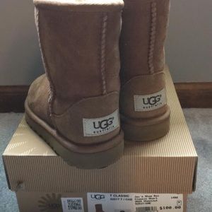 Kids Uggs size 9